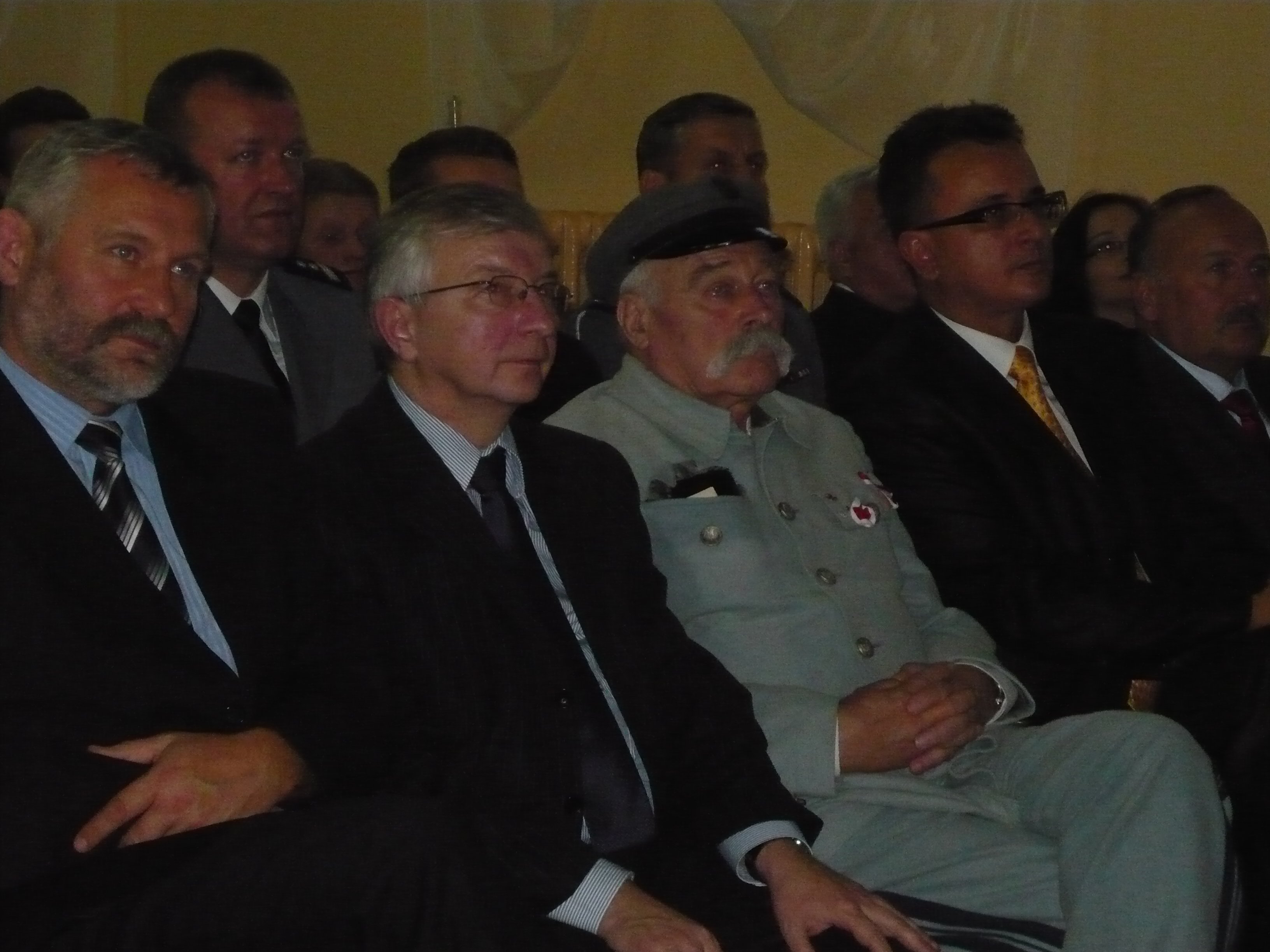 Marsza�ek J�zef Pi�skudskie patronem Gimnazjum w Iwaniskach