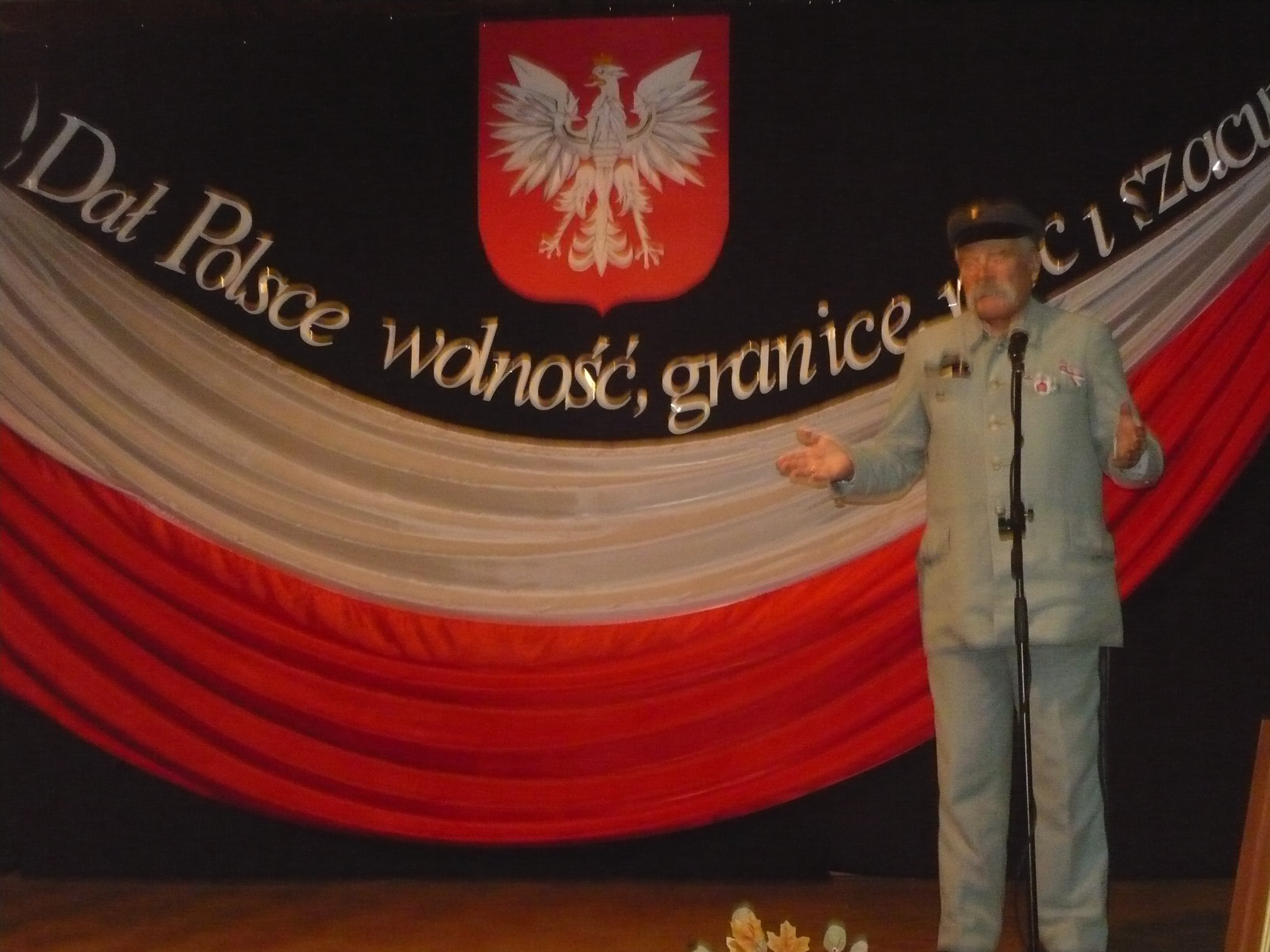 Marsza�ek J�zef Pi�skudskie patronem Gimnazjum w Iwaniskach